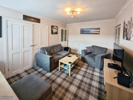 3 bedroom flat to rent - Photo 3