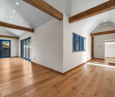 2 bedroom barn conversion to rent - Photo 3