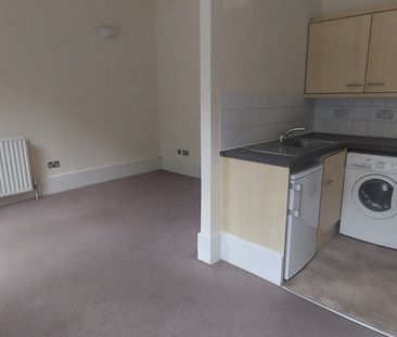 1 bedroom flat to let - Photo 3