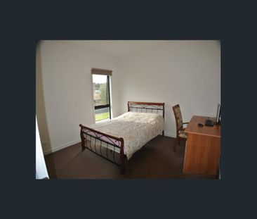 Spacious & Character Filled Family Home in Ashwood - Photo 2