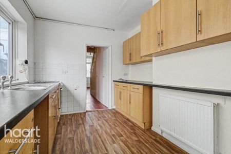 3 bedroom terraced house to rent - Photo 5