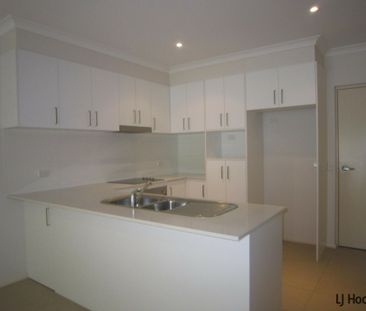 One Bedroom Apartment in Small, Ideally Located Complex - Photo 4