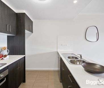 Conveniently Located Two Bedroom Apartment - Photo 6