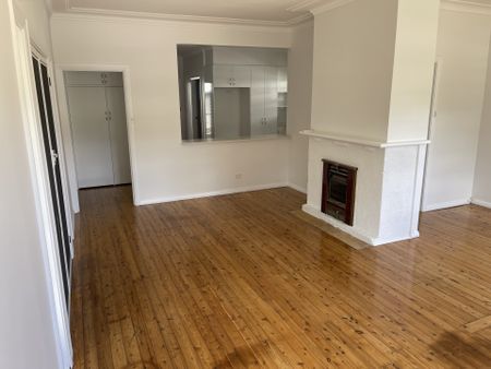 131 Piper St East Tamworth NSW 2340 - Photo 2