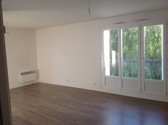 Location Appartement 5 pièces 102m² ST BRICE COURCELLES 51370 - Photo 1