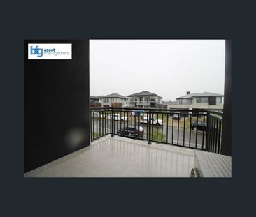 Modern 2-Bedroom Townhouse With Carport in Clyde - Photo 6