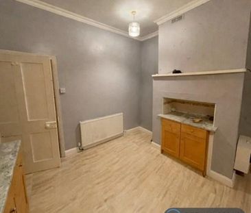 4 bedroom semi-detached house to rent - Photo 2