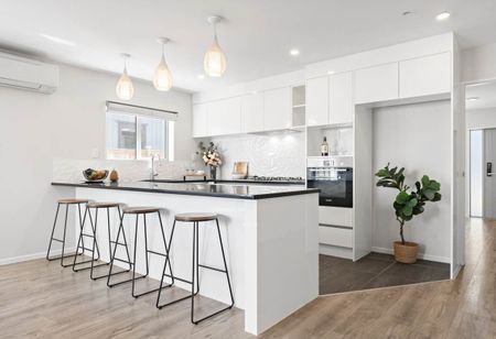 Modern Family Living With Space, Comfort & Style - Photo 2