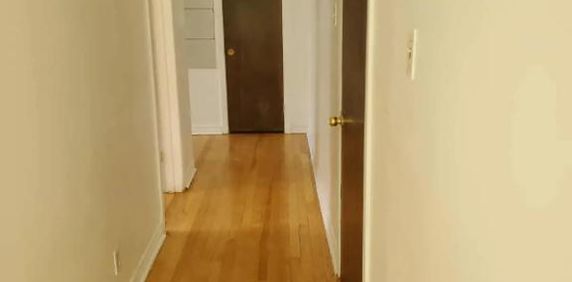 3 1/2 IMMEDIATE - RENOVE - VILLE ST LAURENT - PRES DU REM - Photo 2