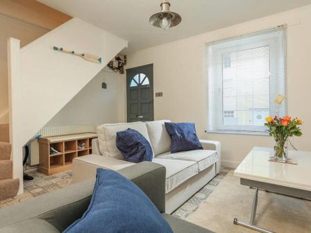 2 bedroom terraced house to rent - Photo 3