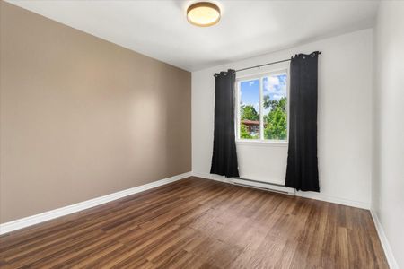 VISITE LIBRE, 3541 Rue Beaubien E., Montréal (Rosemont, QC H1X - Photo 4