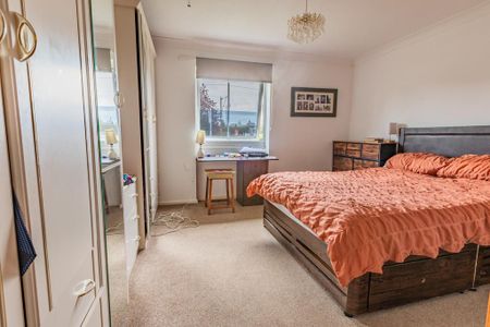 2 bedroom ground floor flat to rent - Photo 3