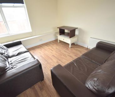 4 bedroom flat to rent - Photo 1