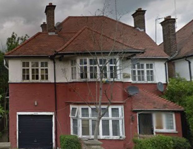 Courtleigh Gardens - Photo 1
