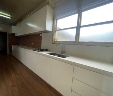 Updated 2-Bedroom + Study Unit in Central Dandenong - Photo 2
