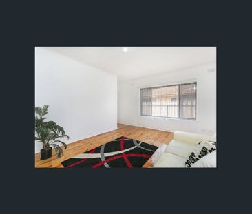 SPACIOUS INTERIOR & LARGE GARDEN WITH SECURE CARPORT - Photo 2