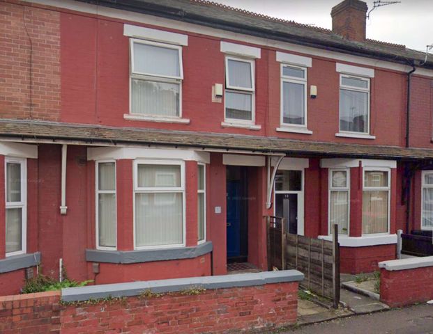 Large Room, Great Location Room 1 - Photo 1