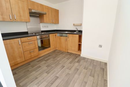 2 bedroom Apartment to let - Photo 2