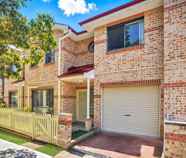 Air-Conditioned Three-Bedroom Townhouse with Ensuite, Gas Cook-Top ... - Photo 4