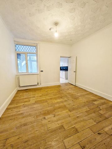 3 bedroom end of terrace house to rent - Photo 3