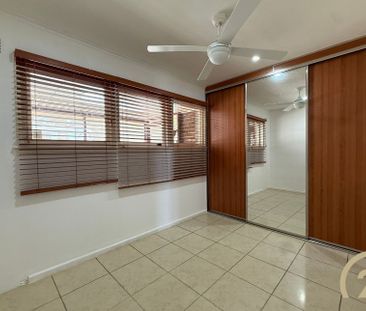 Spacious Home with Pool Moments from Liverpool CBD&excl; - Photo 4