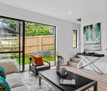 Stylish Living in Te Atatu South! - Photo 2