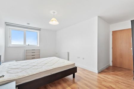 2 bedroom penthouse to rent - Photo 2