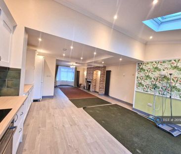 3 bedroom semi-detached house to rent - Photo 4