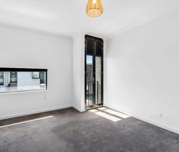 Terrace Home in the heart of Live West - Small pet negotiable - Photo 3