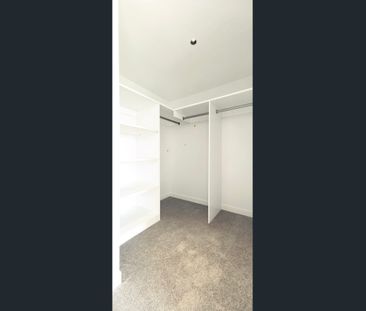 Brand New Five Bedrooms Three-Level Luxury Townhouse - Spacious, St... - Photo 4