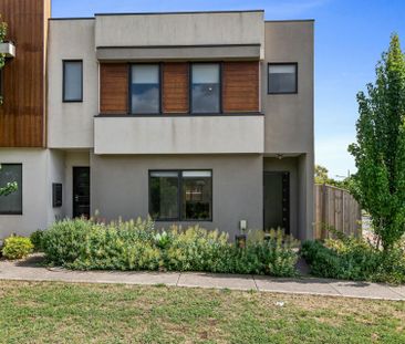 Modern 3-Bedroom Home in Prime Mickleham Location! - Photo 3