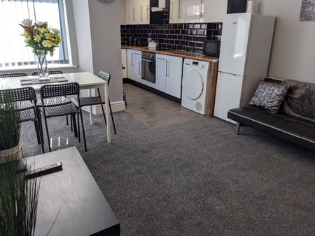 3 Bed Terraced House, Stanton Street, M11 - Photo 5