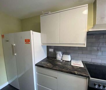 Church Street, Room Six, Bentley, DN5 - Photo 2