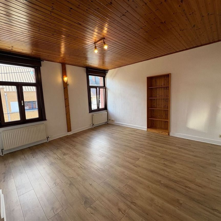 Appartement te huur in Péruwelz voor € 560 met 1 slaapkamer - Foto 1