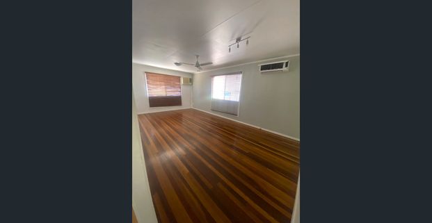 FULLY RENOVATED INSIDE, WALKING DISTANCE TO TOWN CENTRE - Photo 1