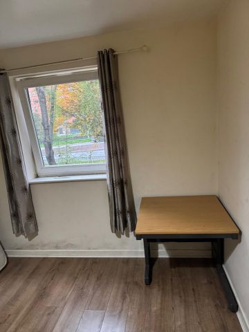 Room in a Shared House, Chamberlain Close, IG1 - Photo 2