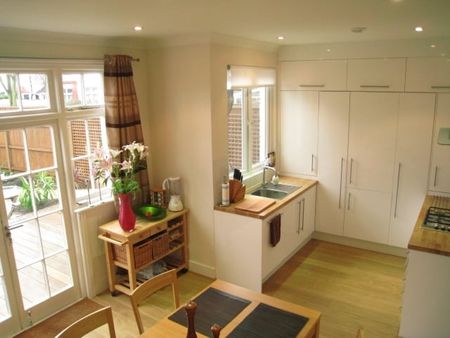 Room in a Shared House, Kingsway, SW14 - Photo 3
