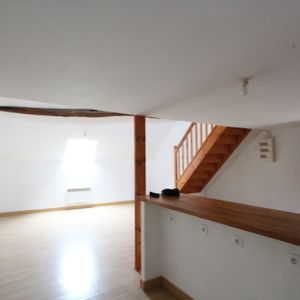 Location Appartement 3 pièces 60m² LA CHARITE SUR LOIRE 58400 - Photo 2