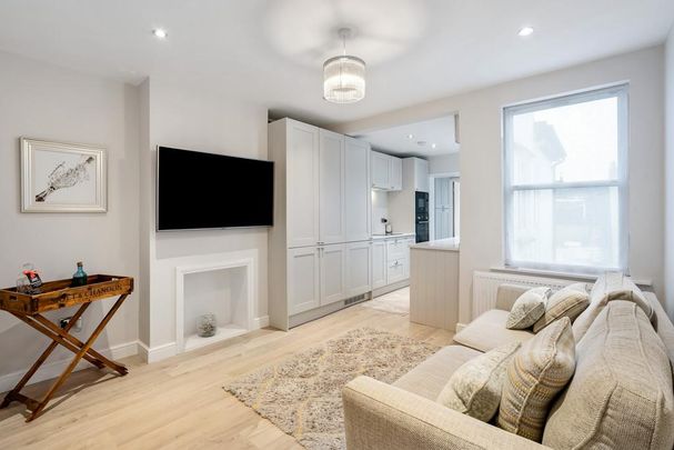 3 bedroom terraced house to rent - Photo 1