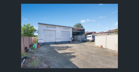 6 Month Lease Only - Spacious Family Home with Multiple Living Areas and Huge Garage - Photo 4