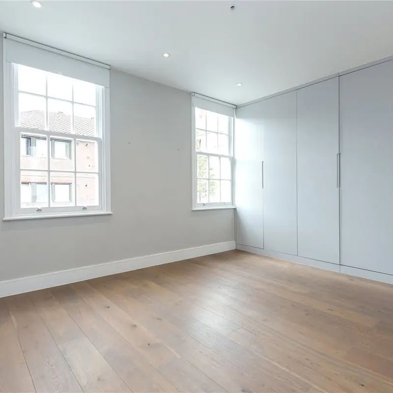 3 bedroom house in London - Photo 1