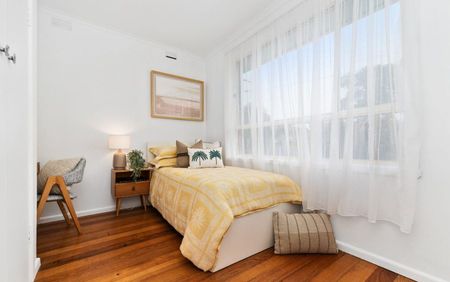 Quiet Court Living in a Prime Frankston South Locale - Photo 2