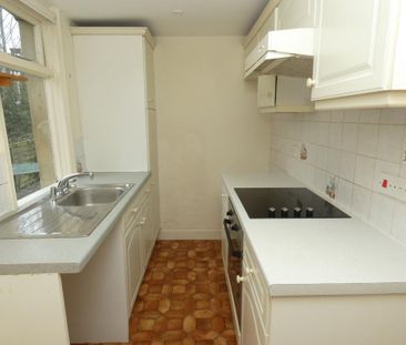 2 bedroom end of terrace house to rent - Photo 4