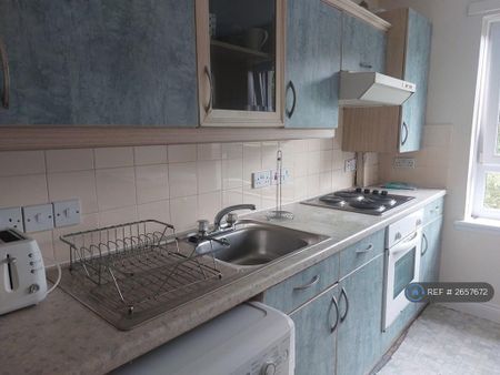 3 bedroom flat to rent - Photo 4
