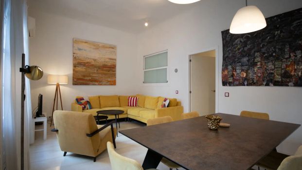 1-bedroom apartment for rent in Cortes - Photo 1