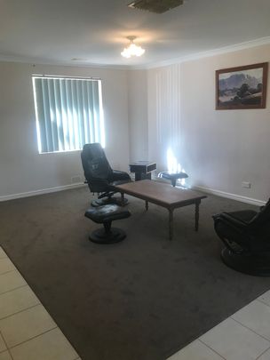 Low maintenance furnished unit - Photo 1