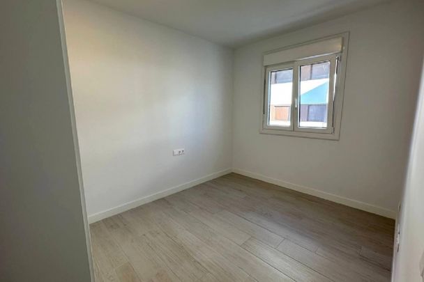 3 Bedroom Apartment For Rent in Estepona, Málaga - Photo 1