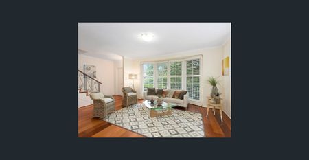 Superb townhouse in a perfect location - Photo 3