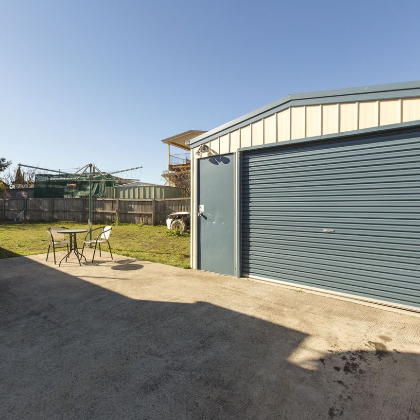 Lovely weatherboard Family home - Photo 1