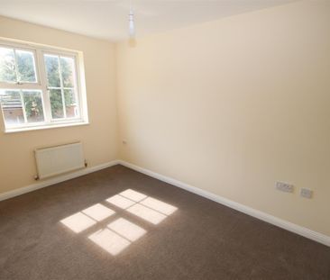 3 bedroom End Terraced to let - Photo 5